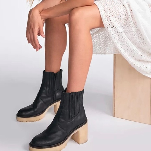 Free People James Chelsea Boots Size EU 40 / US 9 Black Leather Lug Sole